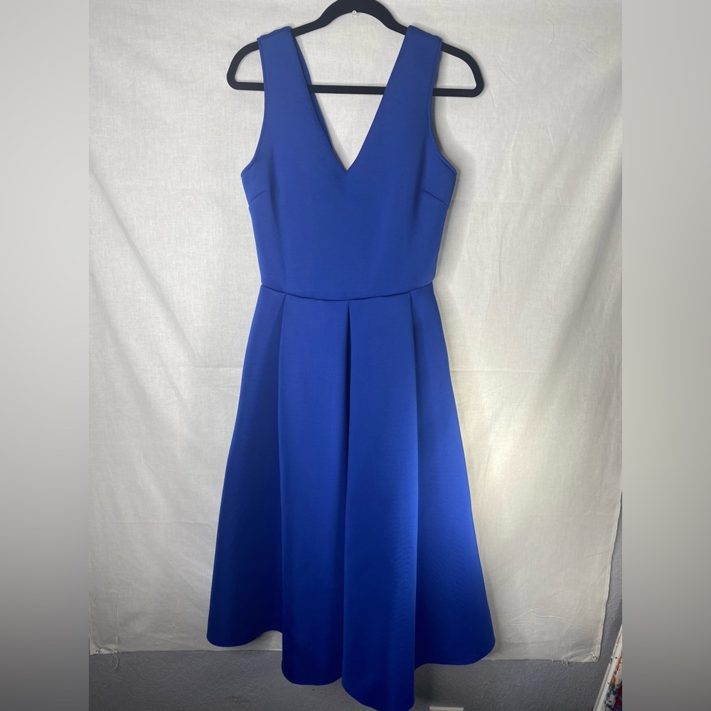 Stunning blue dress in a neoprene-like fabric, gold fashion zipper and pockets!!